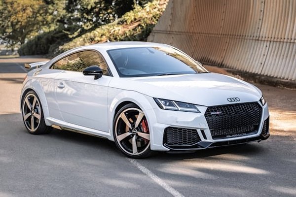 What's the Impact of a Front Lip Spoiler on the Aerodynamics of an Audi TT?